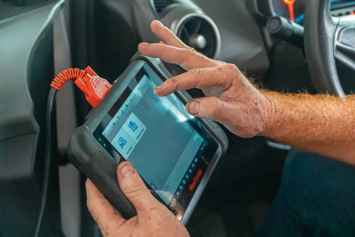 Araç içinde elektronik arıza tespit cihazı kullanımı